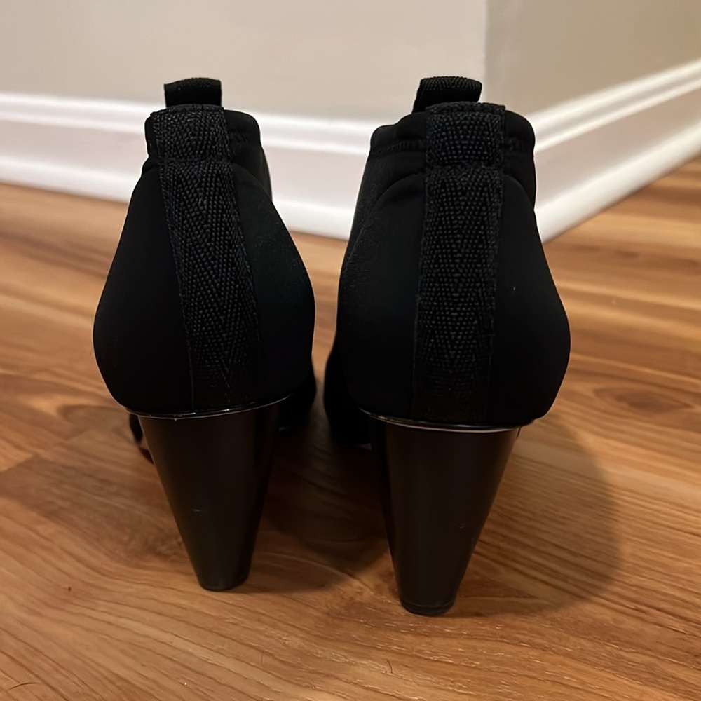 Donald J Pliner Riley Peep Toe Booties Heeled - Picture 4 of 8